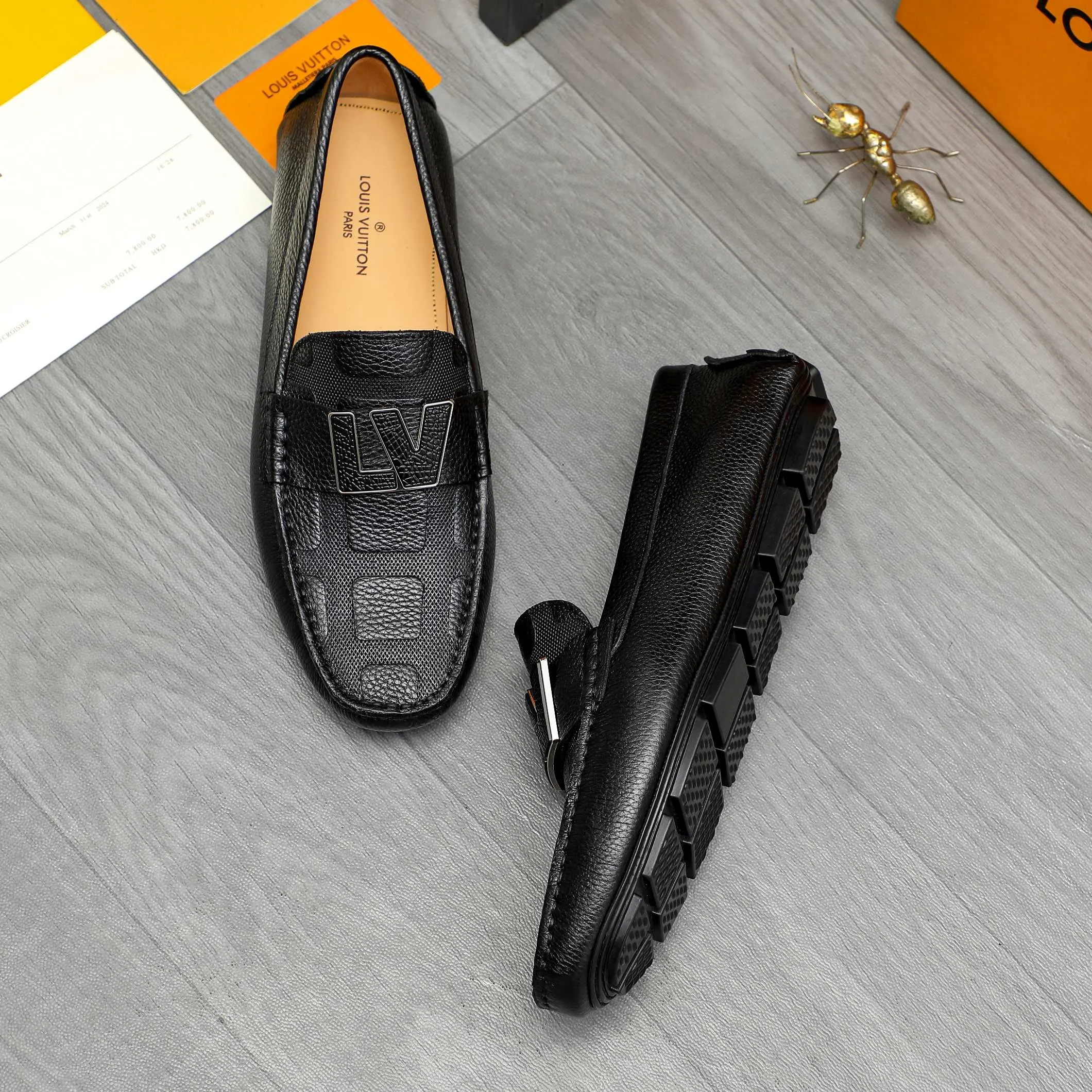 Men's shoes 💰380 Product trademark: LV "Louis Vuitton" casual slip-on shoes Regular size: 38-45 (45 is custom-made and non-returnable) Product material: Selected pebbled embossed cowhide upper, pigskin lining, rubber outsole